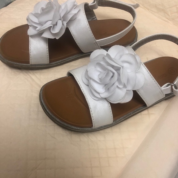 Sandals White straps, Velcro Cat & Jack brand Girls 12 Rubber solesFlower on top - Picture 3 of 12